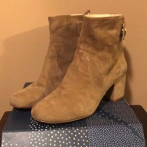 7.5 Nine West Nude Booties